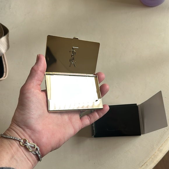 YSL New Gold Card holder w/ YSL box Giftable beautiful flawlesss Authentic - Picture 7 of 9